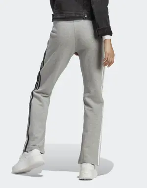 Adidas Pantaloni 3-Stripes High Rise Joggers with Chenille Flower Patches. 3 Adidas Pantaloni 3-Stripes High Rise Joggers with Chenille Flower Patches. 3