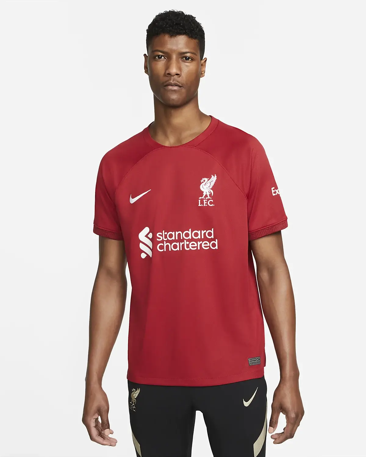 Nike Equipamento principal Stadium Liverpool FC 2022/23. 1