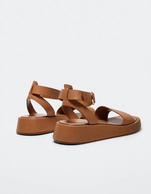 Leather sandals with straps