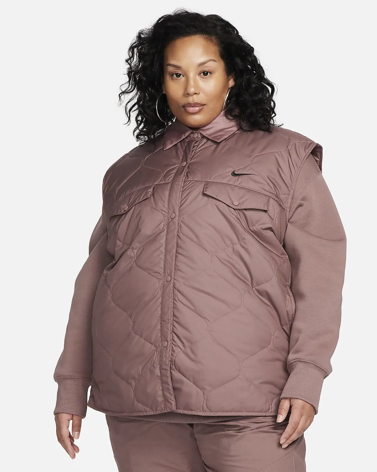 Nike Sportswear Essential. 1