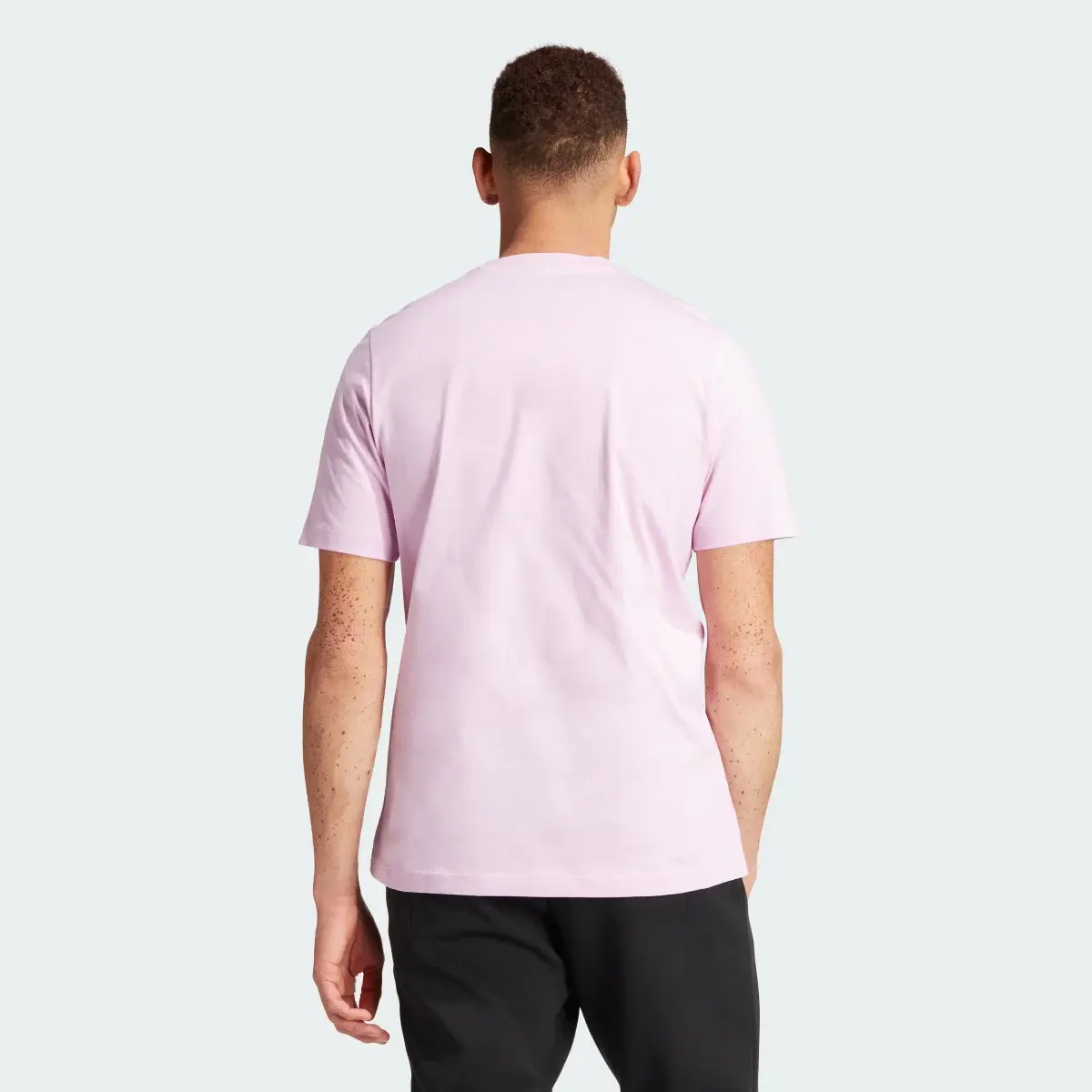 Adidas Playera adidas Sportswear Photo Real Linear. 2