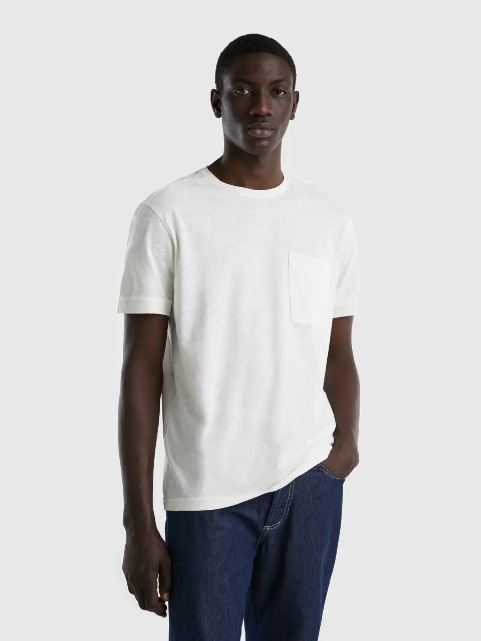 Benetton t-shirt in linen blend with pocket. 1