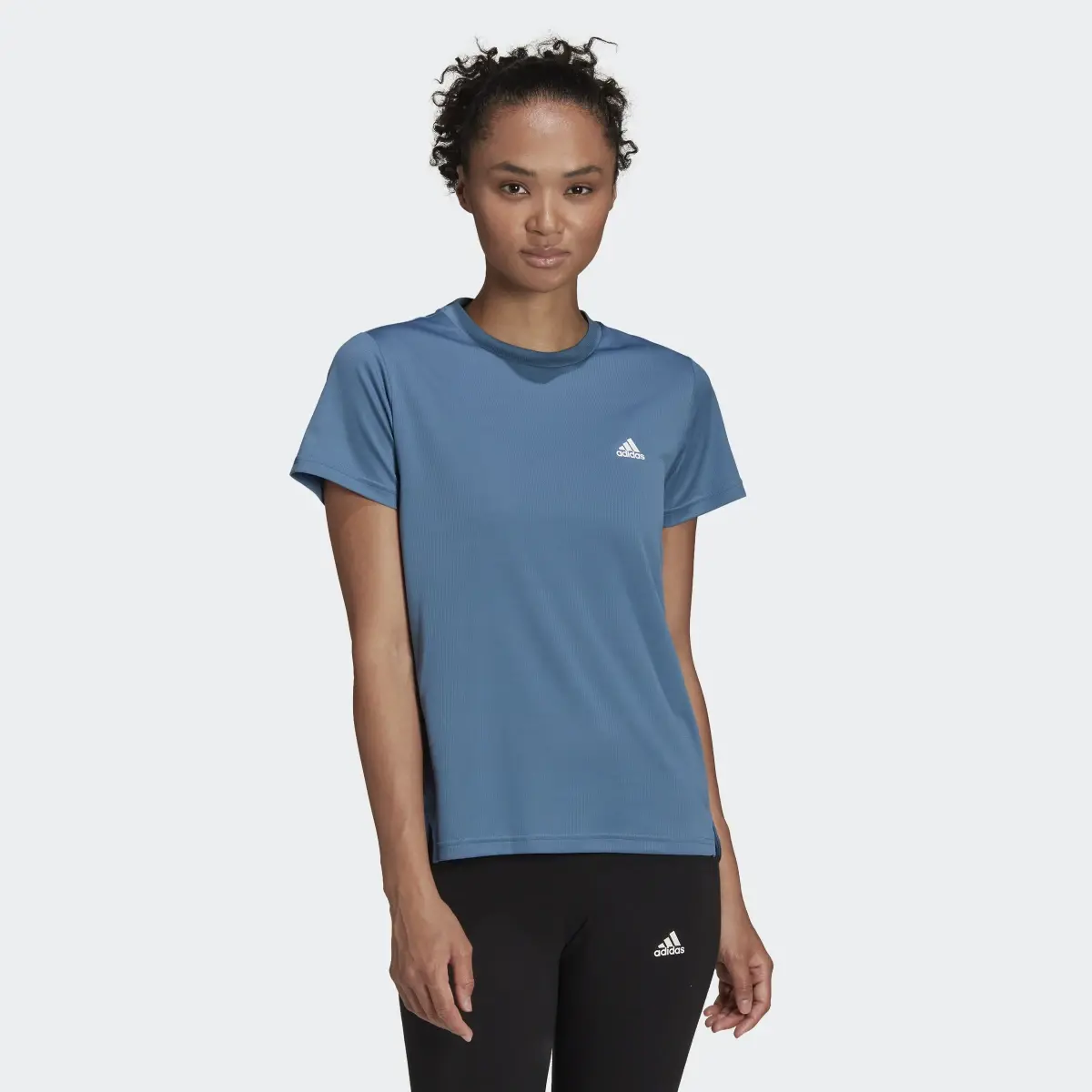 Adidas Playera AEROREADY Designed To Move Sport 3 Franjas. 2