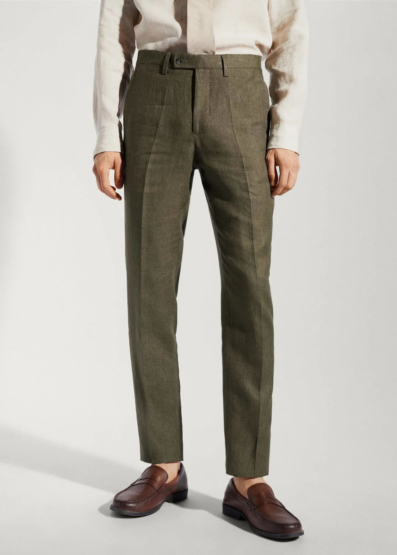 Mango 100% linen suit trousers. a person wearing a pair of green pants. 