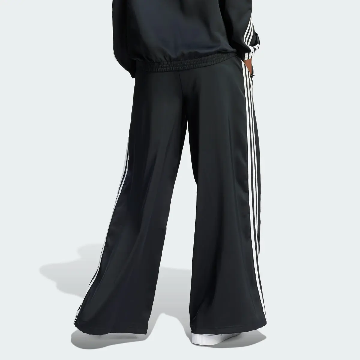 Adidas Pantalon de survêtement à jambes larges en satin Adicolor. 2