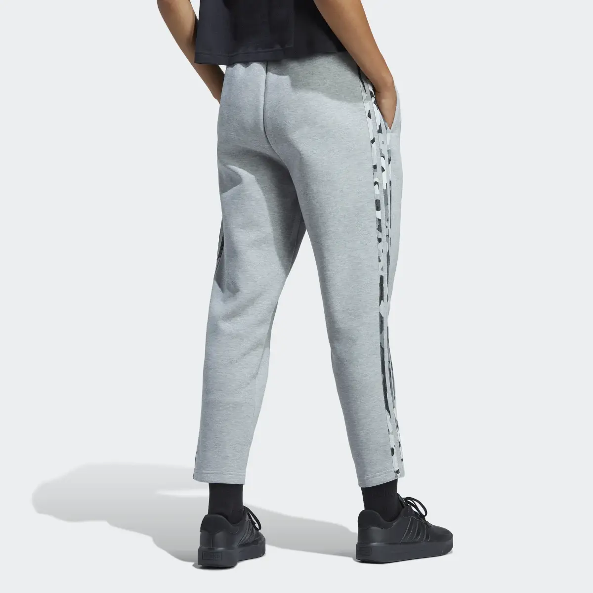 Adidas Pantalón Graphic. 2