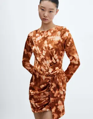 Kısa batik dökümlü elbise