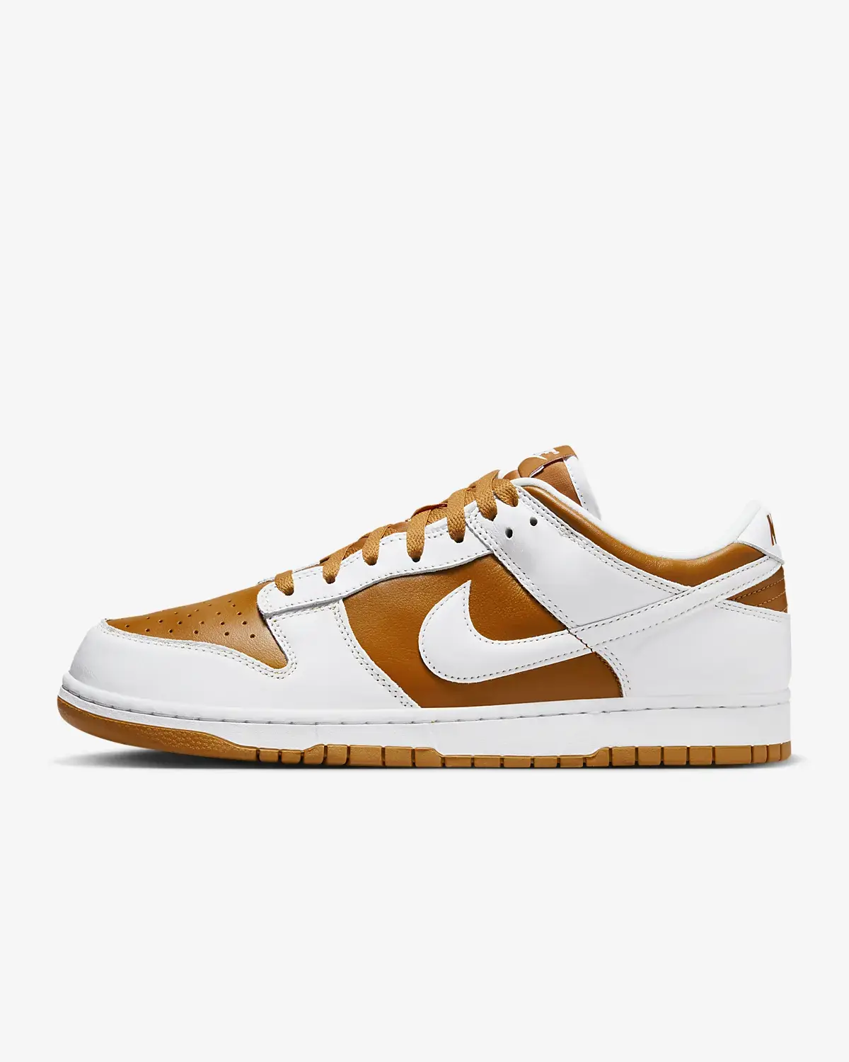 Nike Dunk Low. 1