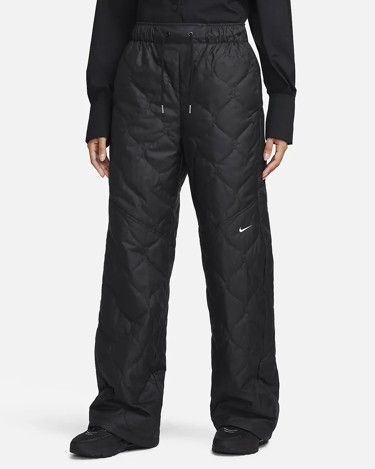 Nike Sportswear Essential. 1