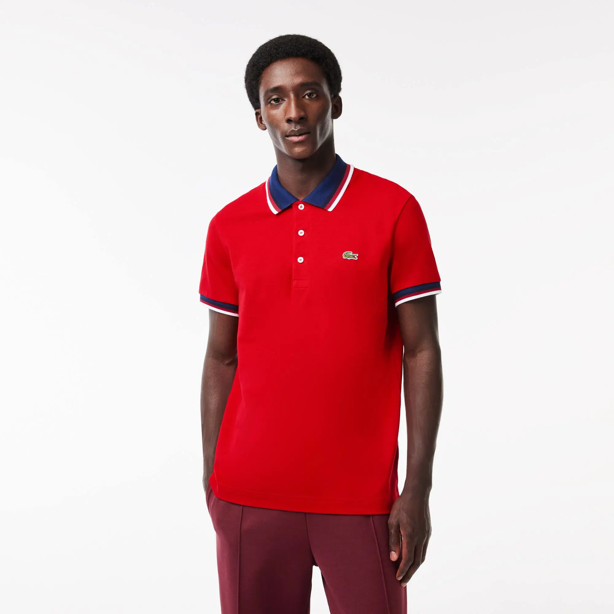 Lacoste Poloshirt aus Stretch-Baumwoll-Piqué mit Kontrastkragen. 1