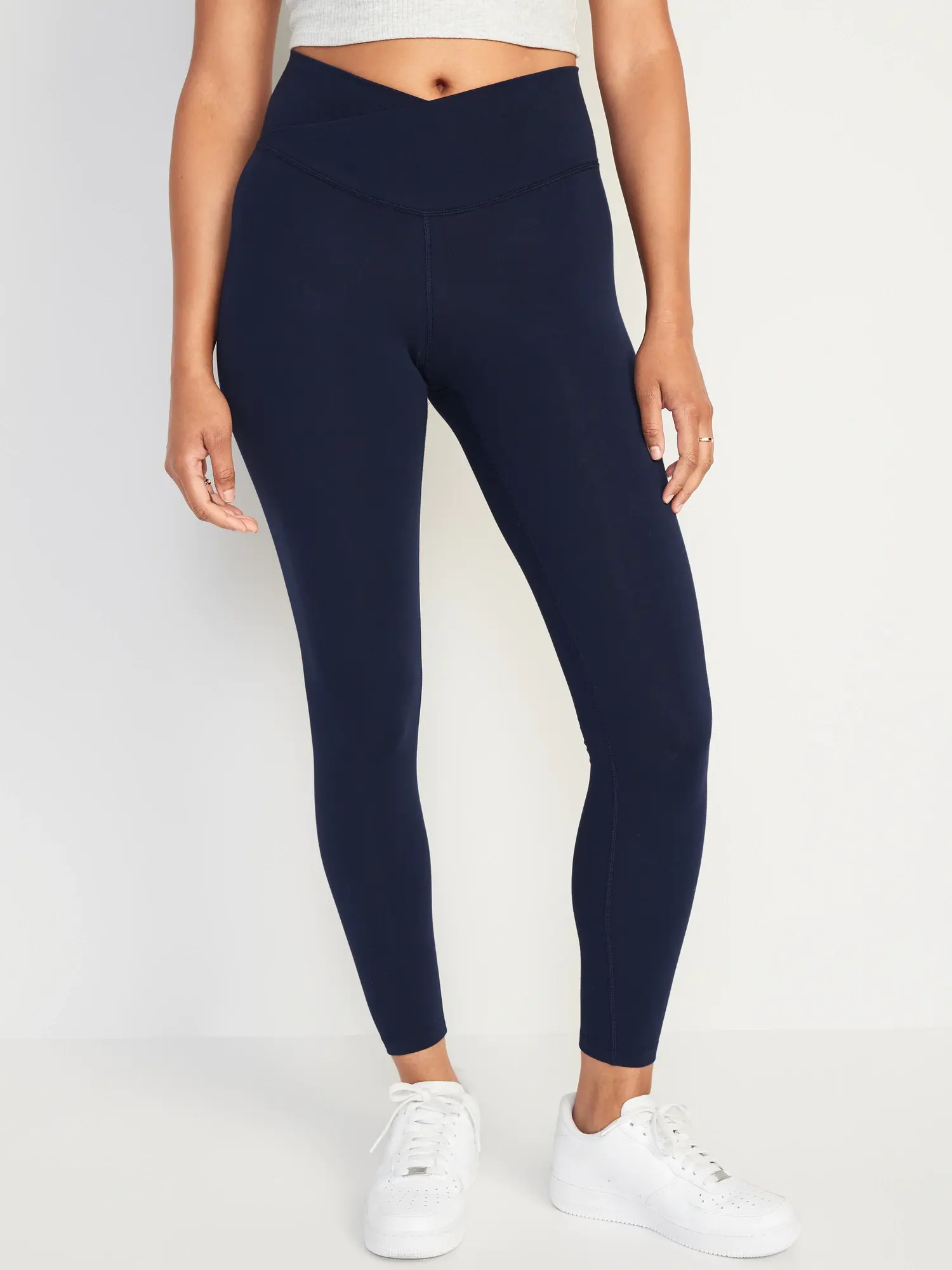 Old Navy Extra High-Waisted PowerChill 7/8 Leggings blue. 1