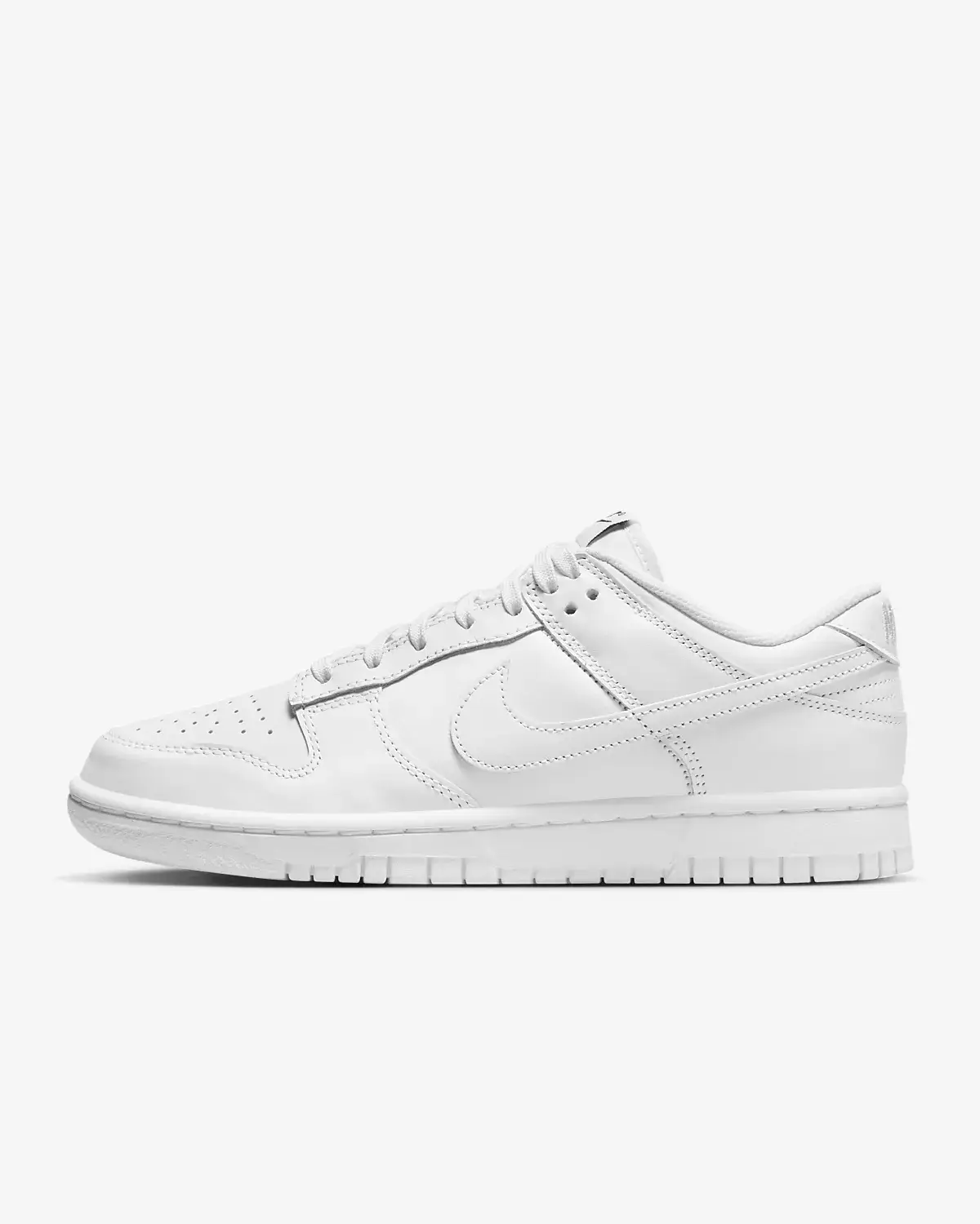 Nike Dunk Low. 1