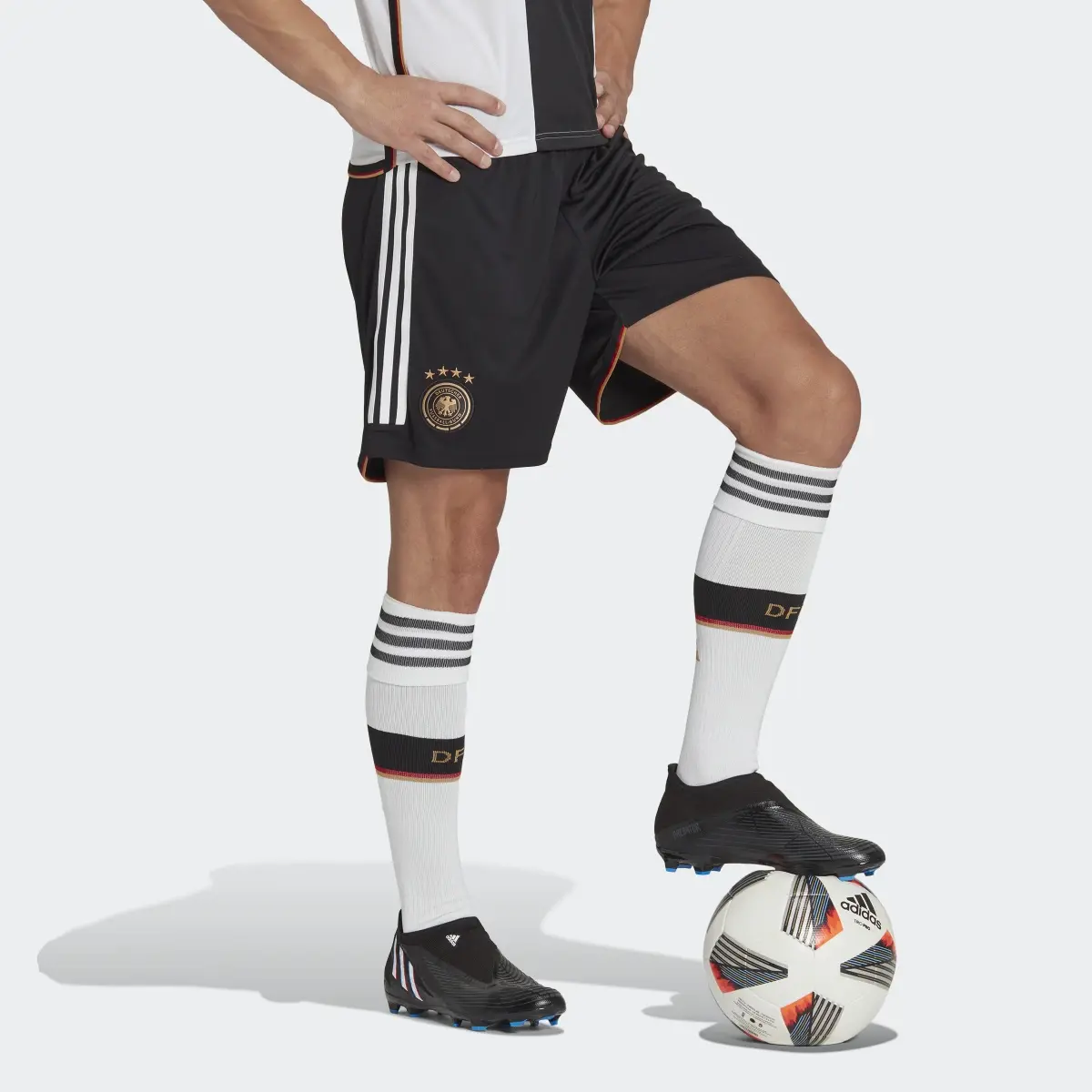 Adidas DFB 22 Heimshorts. 3