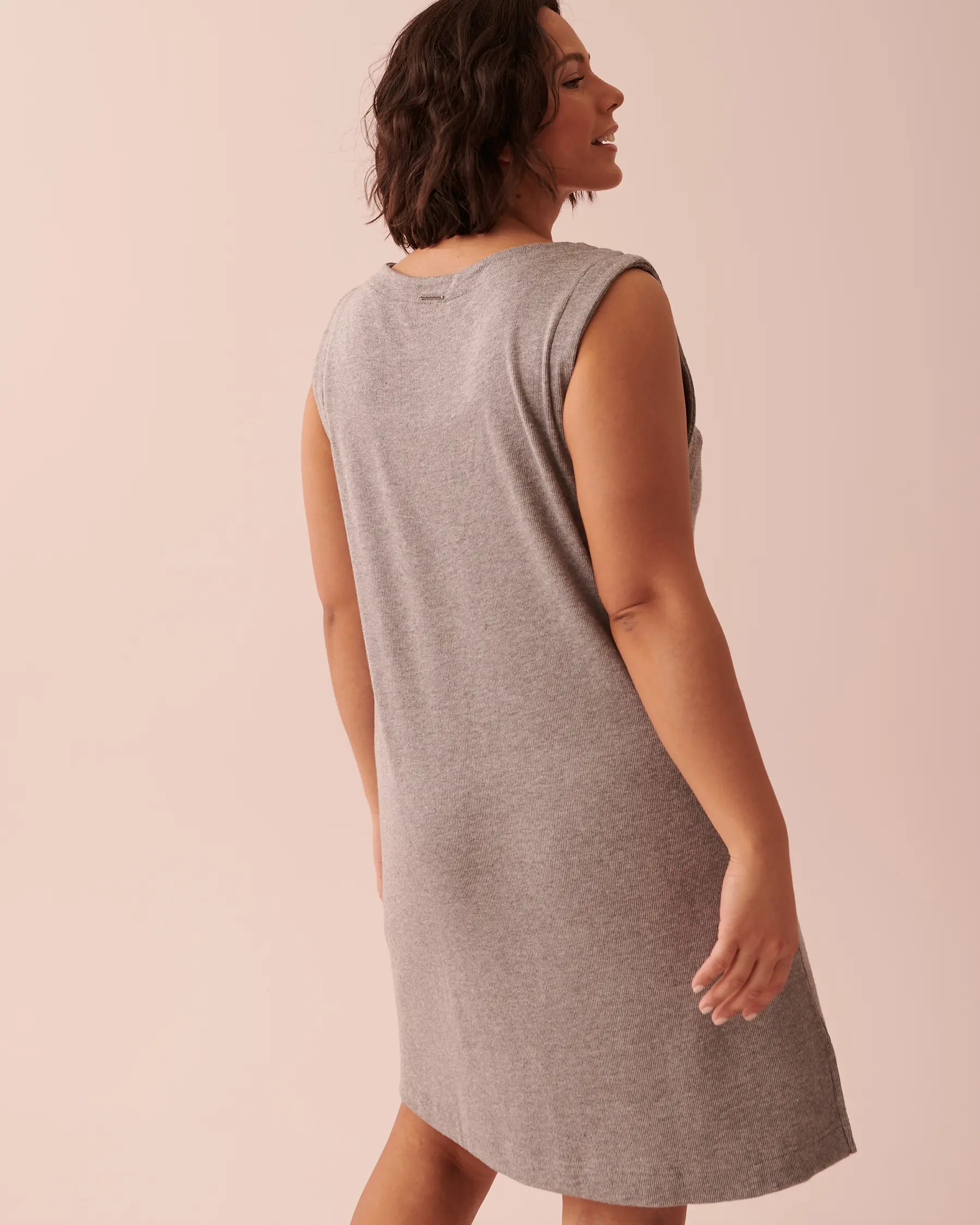 La Vie en Rose Ribbed Sleeveless Dress. 2