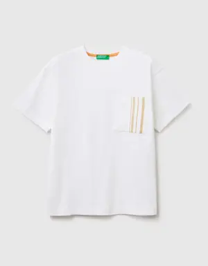 t-shirt with striped pocket