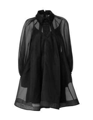 فستان لون أسود بتفاصيل شفافة