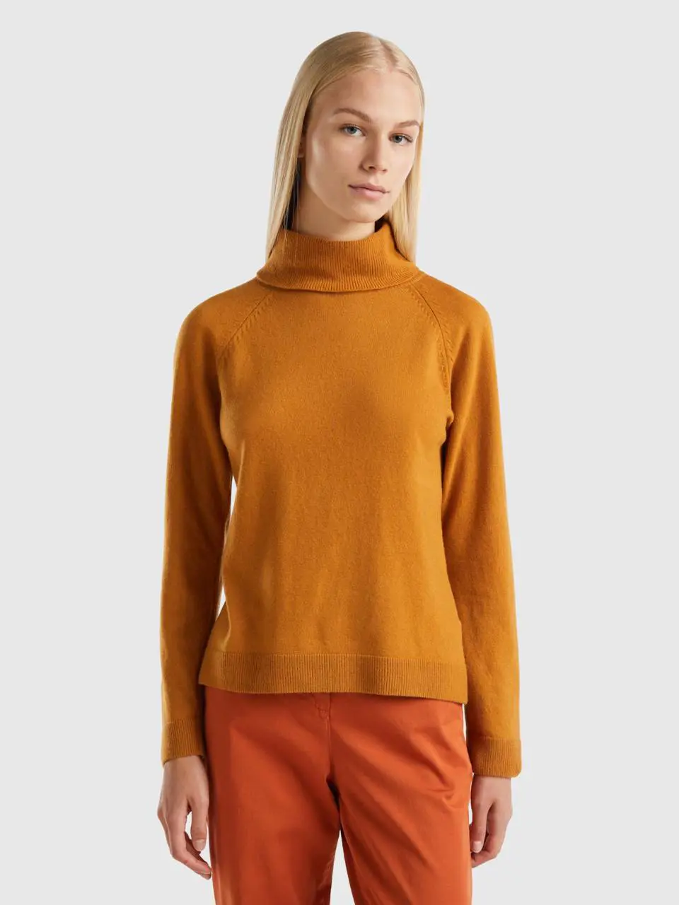 Benetton tobacco turtleneck in cashmere and wool blend. 1