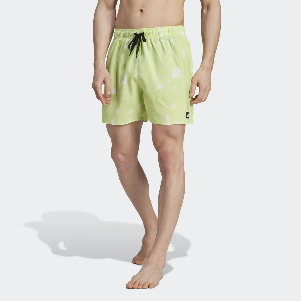 Adidas Short de bain à coupe courte Brand Love CLX. 1