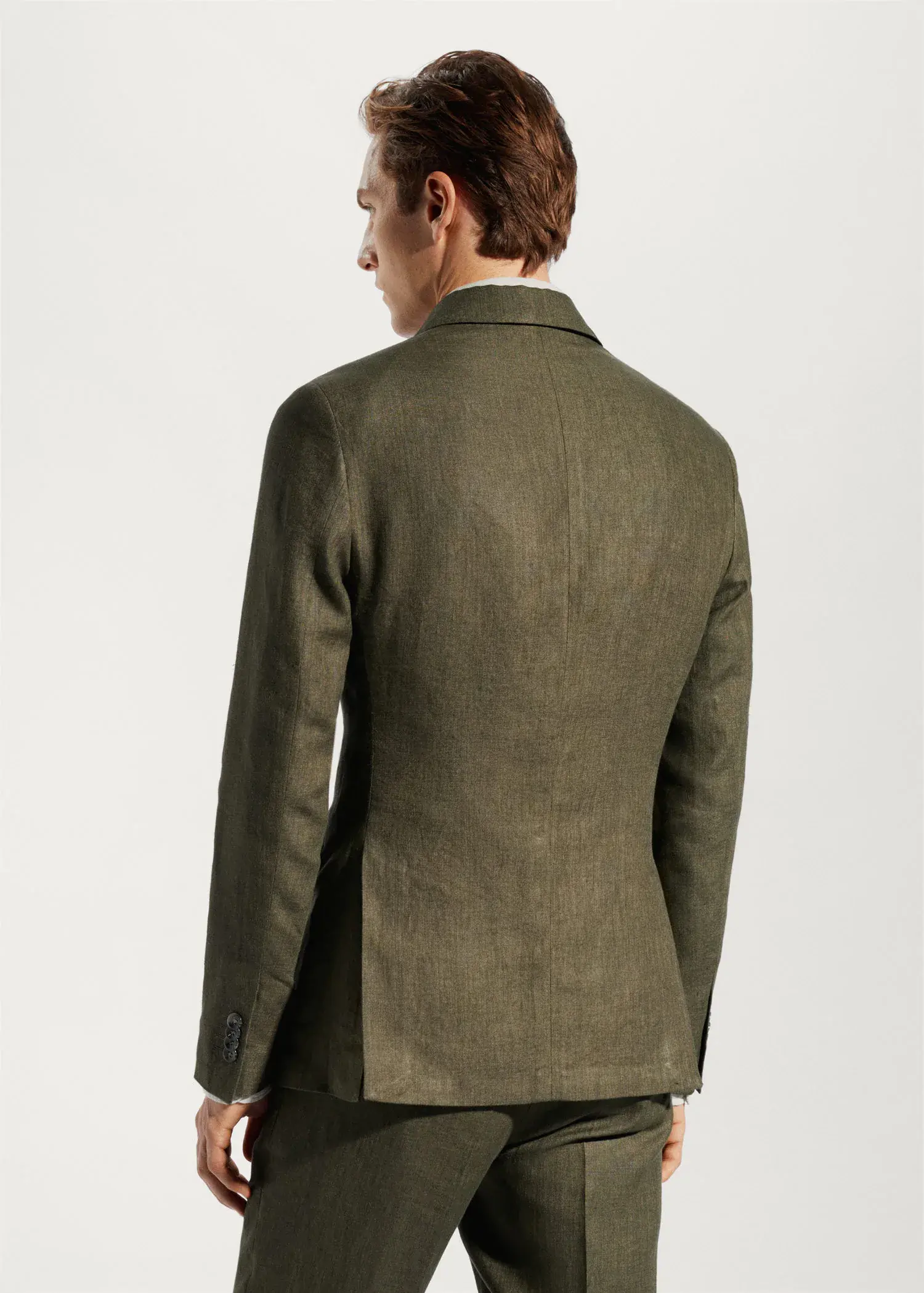 Mango 100% linen suit blazer. a man wearing a suit jacket and pants. 