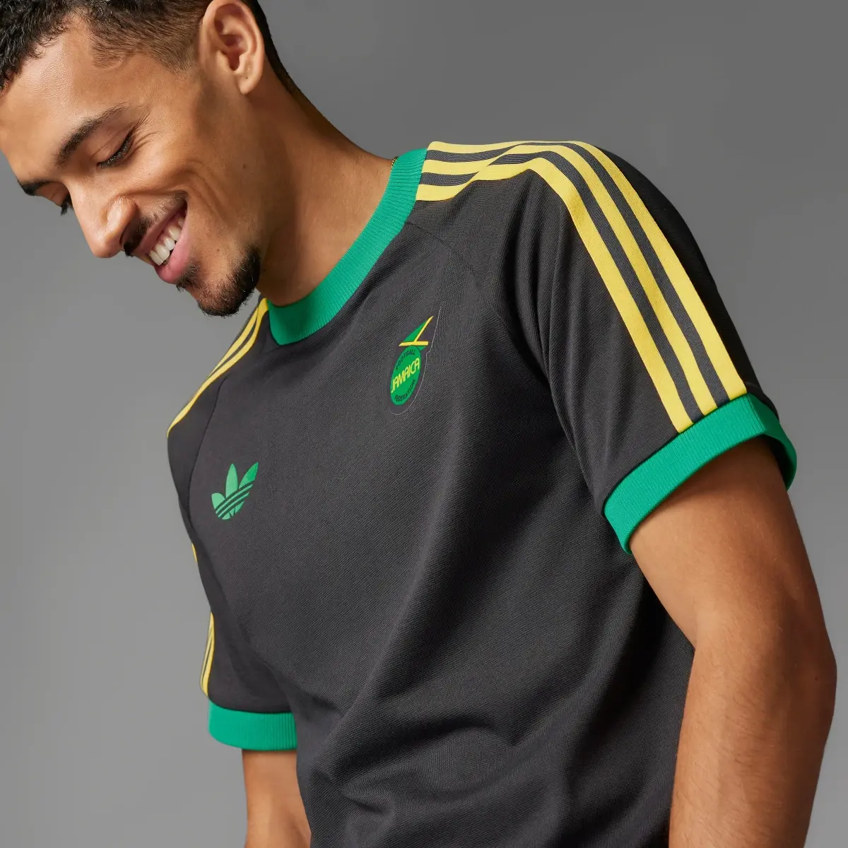 Adidas Camiseta Adicolor Jamaica 3 bandas. 3