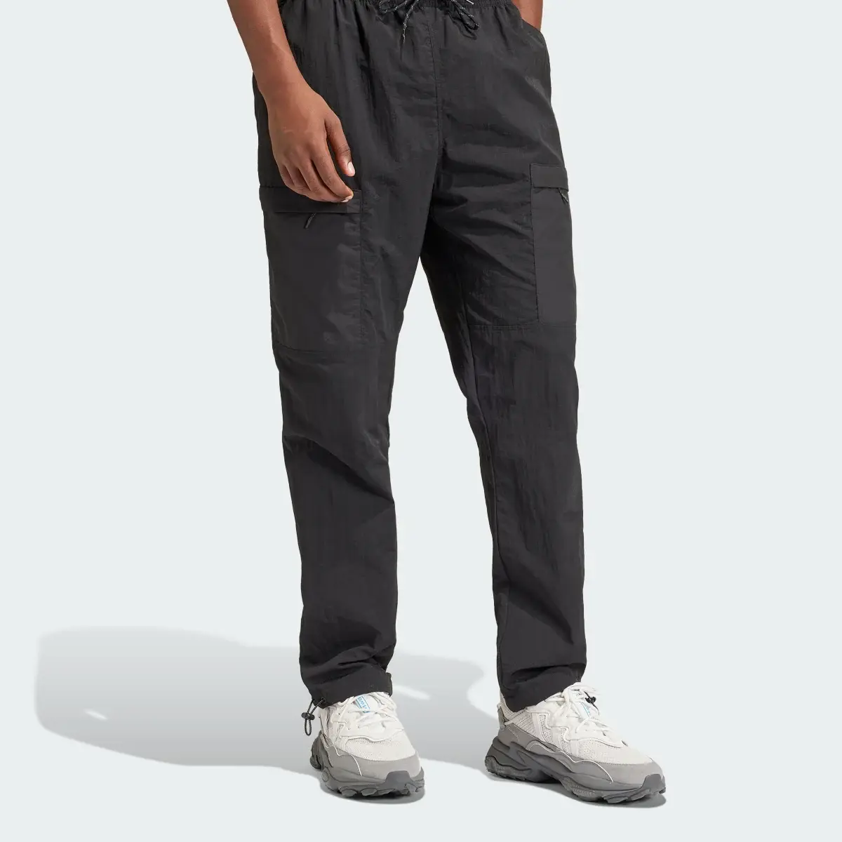 Adidas Pantaloni Cargo. 1