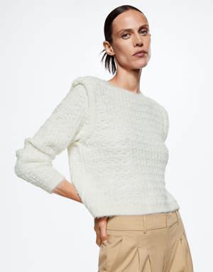 Knitted sweater with shoulder pads 