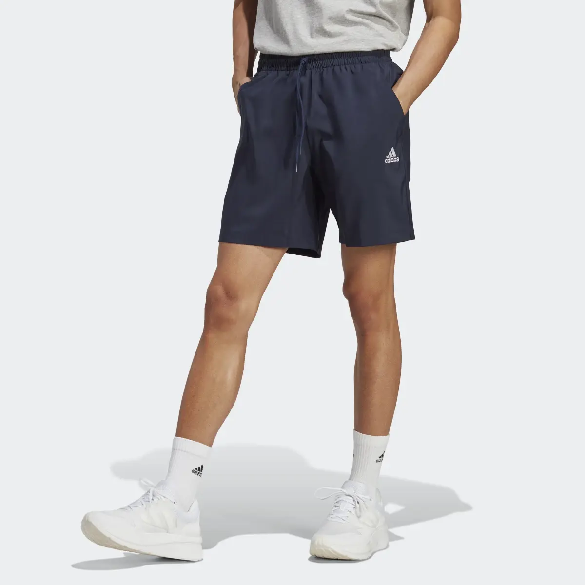 Adidas Shorts Essentials AEROREADY Chelsea Logo Pequeño. 1