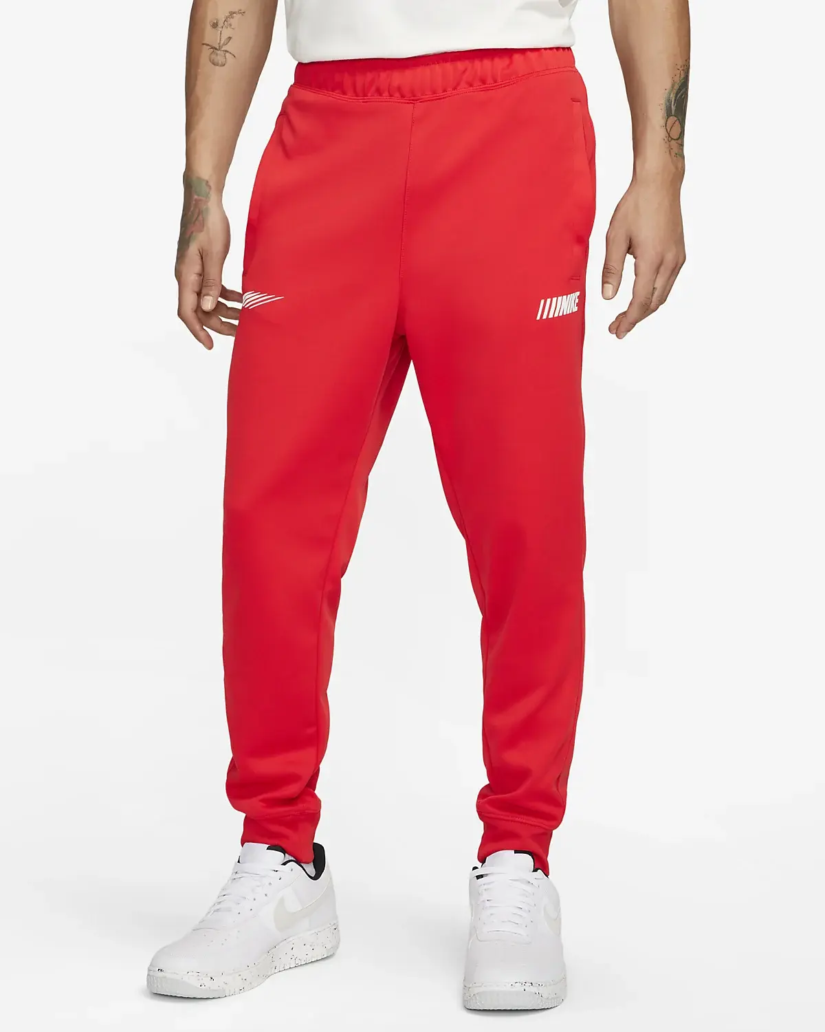 Nike Sportswear Standard Issue. 1