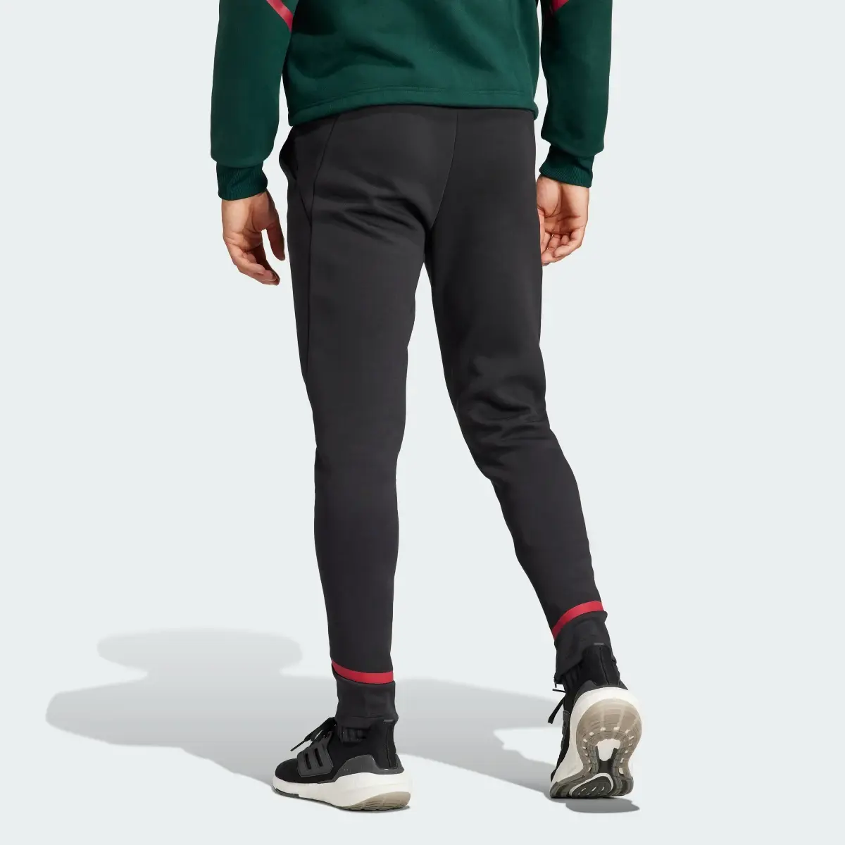 Adidas Pantaloni Designed for Gameday Manchester United FC. 2