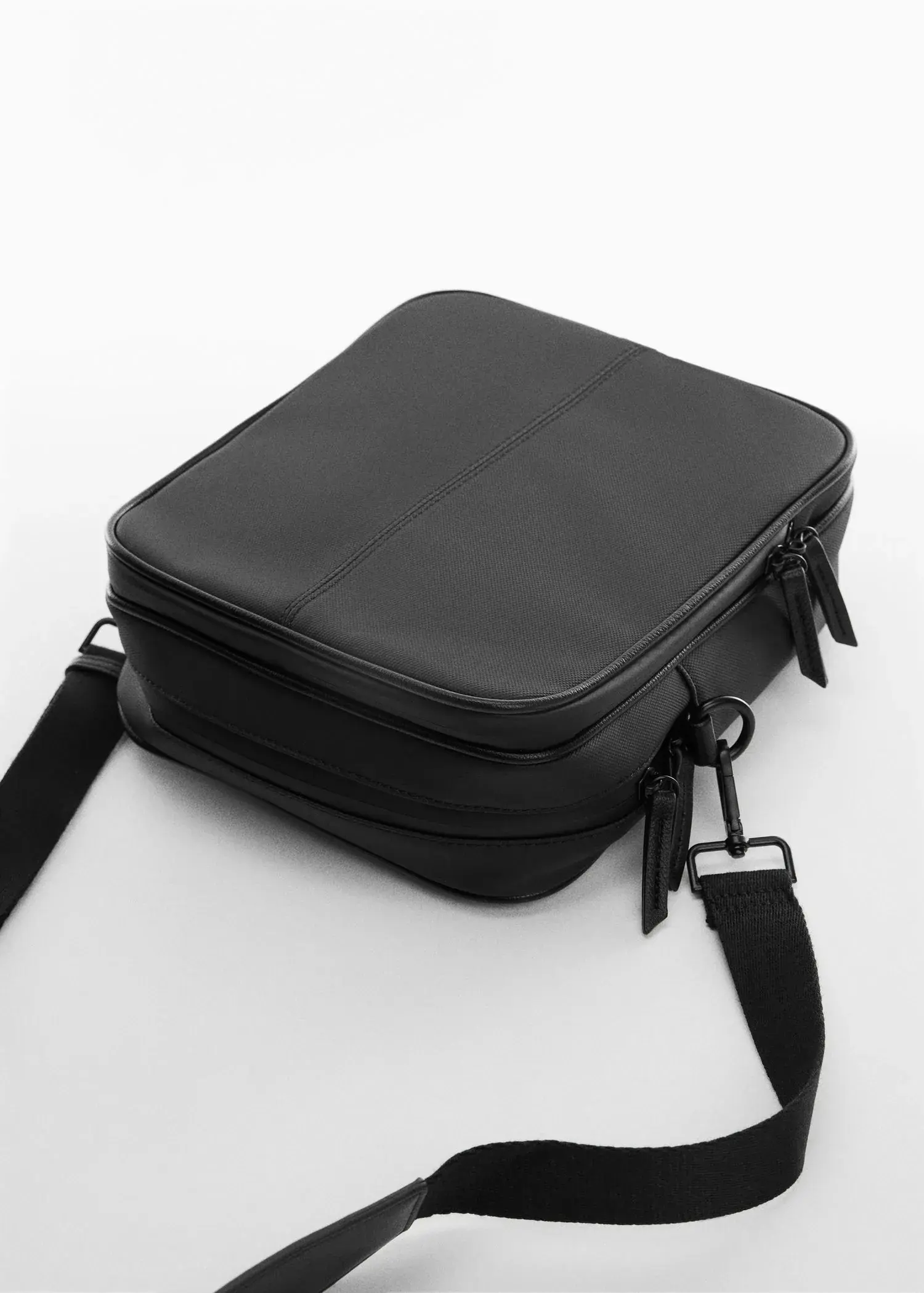 Mango Leather effect zippered shoulder bag. 3