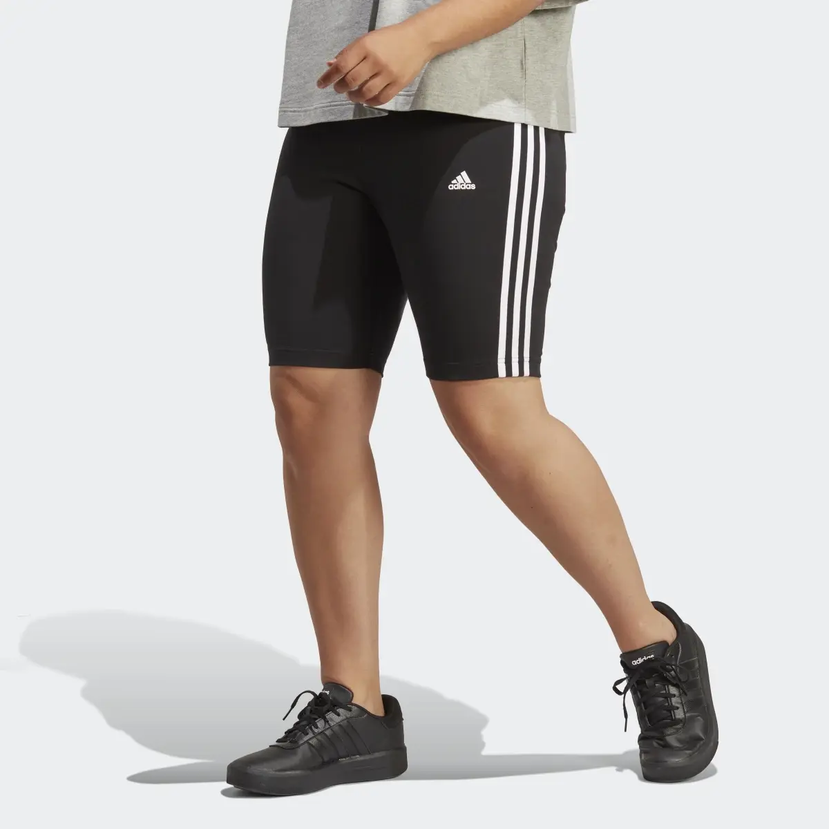 Adidas Essentials 3-Streifen kurze Tight. 1