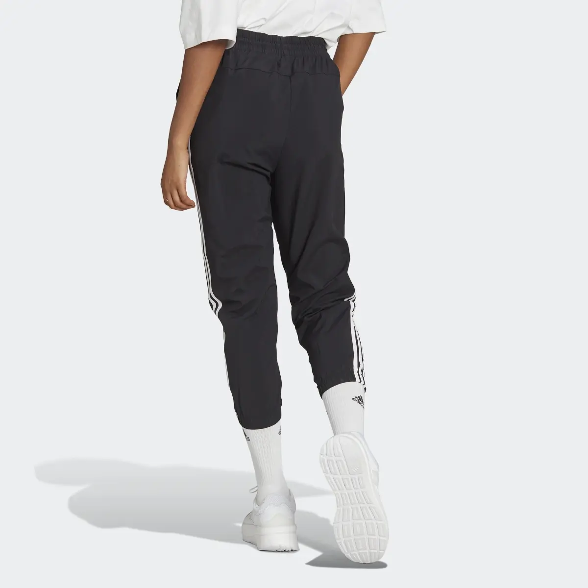 Adidas Essentials 3-Stripes Woven 7/8 Pants. 2