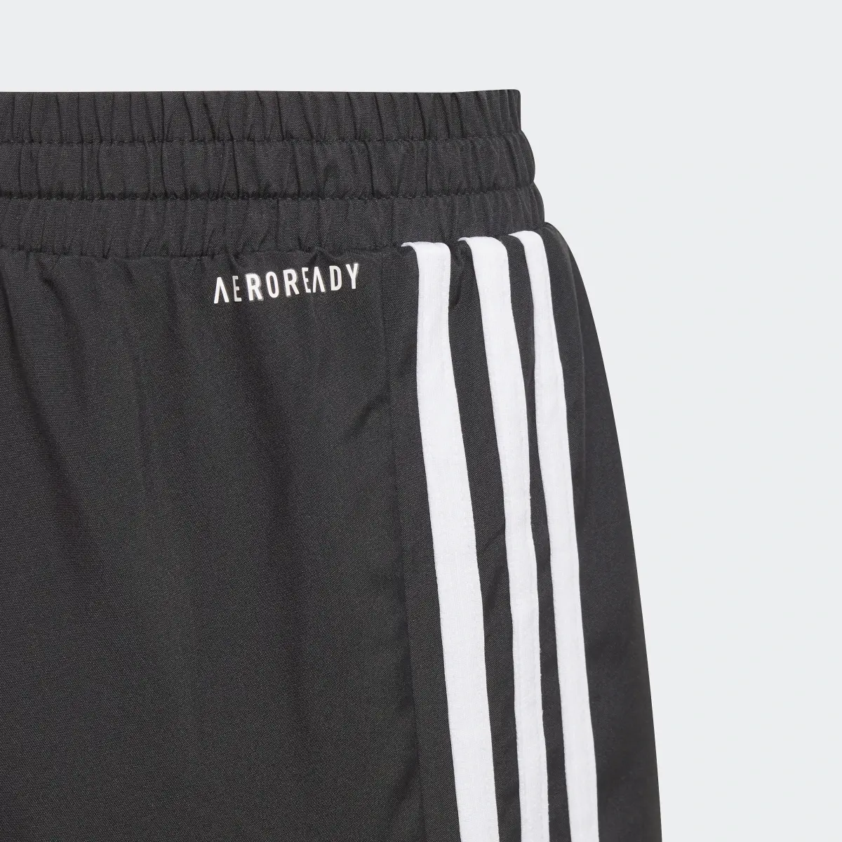 Adidas Designed To Move 3-Streifen Shorts. 3