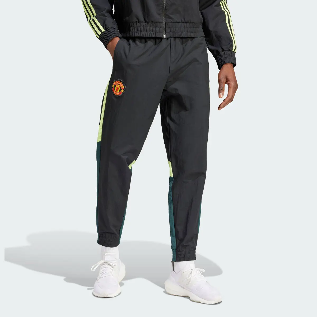 Adidas Pantaloni da allenamento Woven Manchester United FC. 2