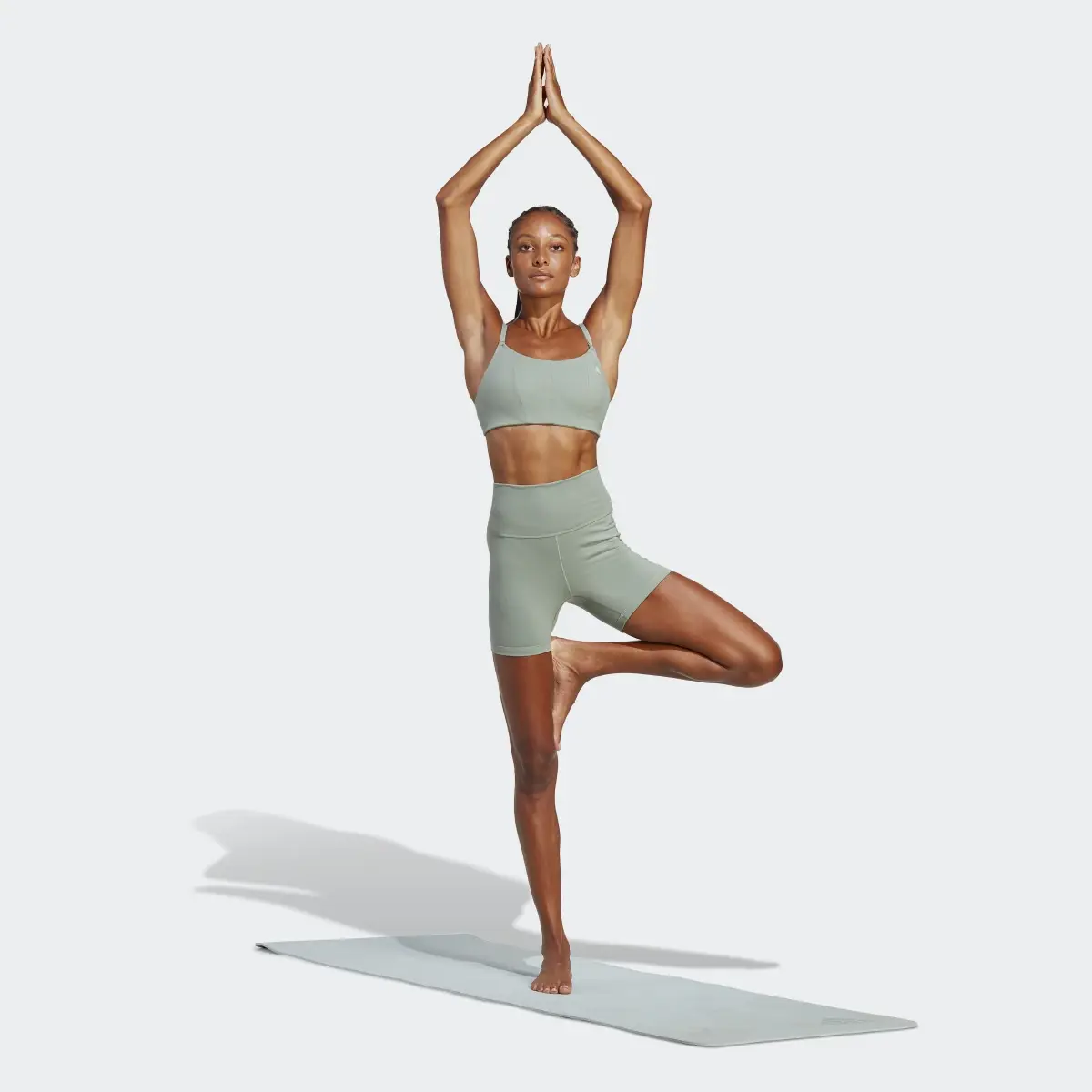 Adidas Yoga Studio Five-Inch kurze Leggings. 3