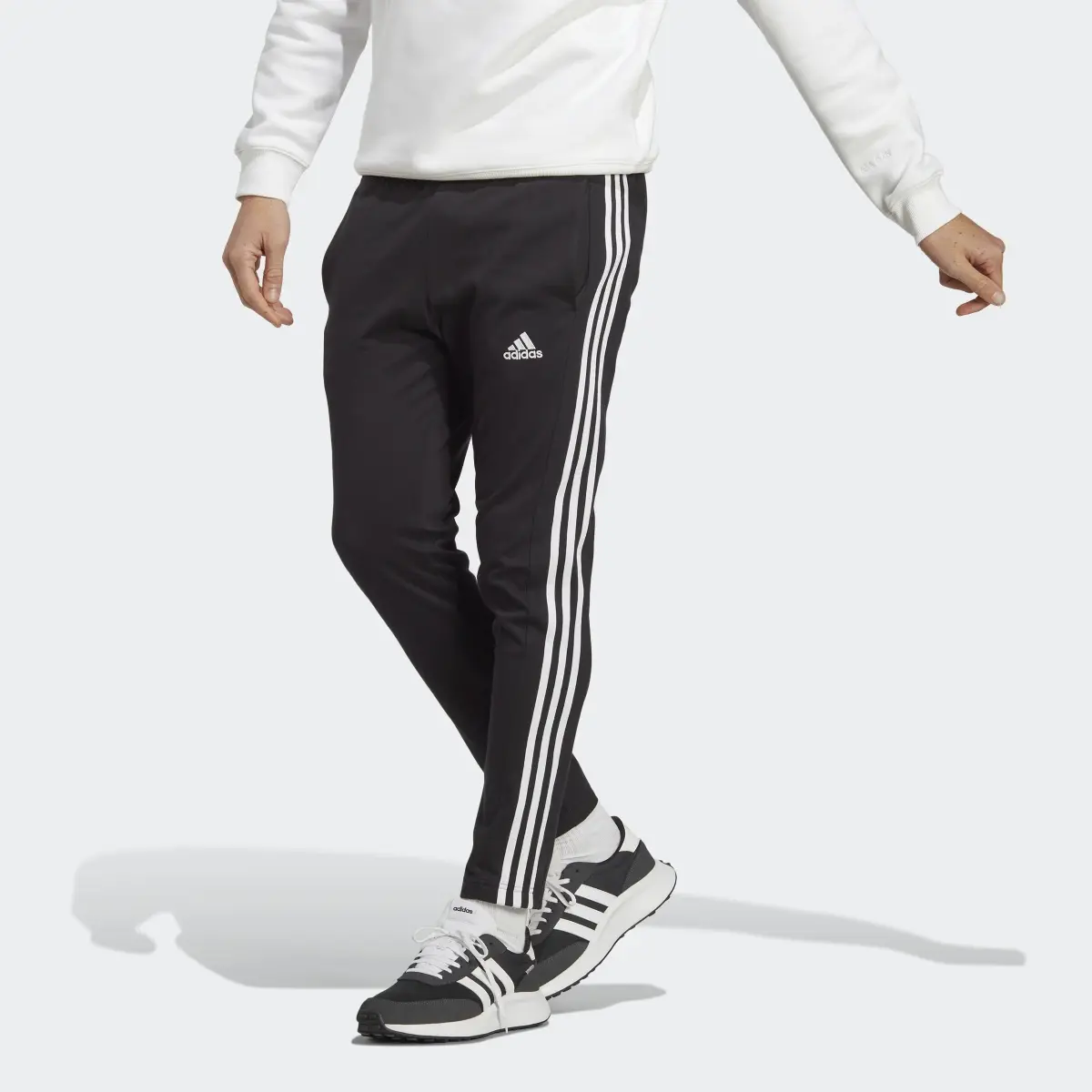 Adidas Essentials Single Jersey Tapered Open Hem 3-Streifen Hose. 1