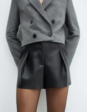 Skin-effect pleated shorts