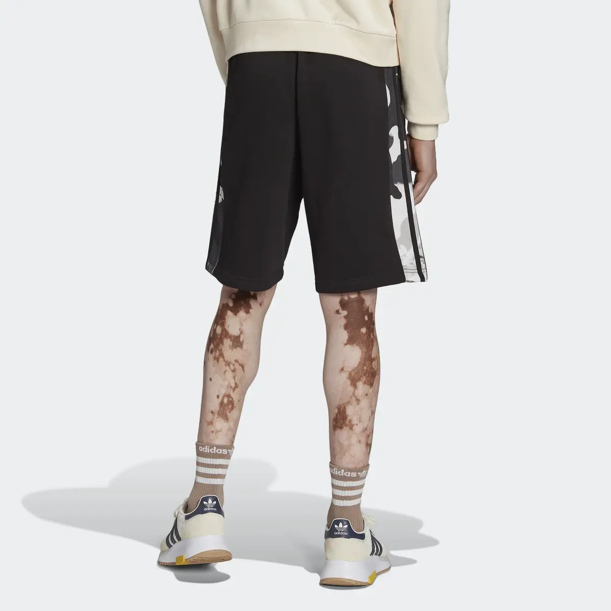 Adidas Pantalón corto Camo Series. 2