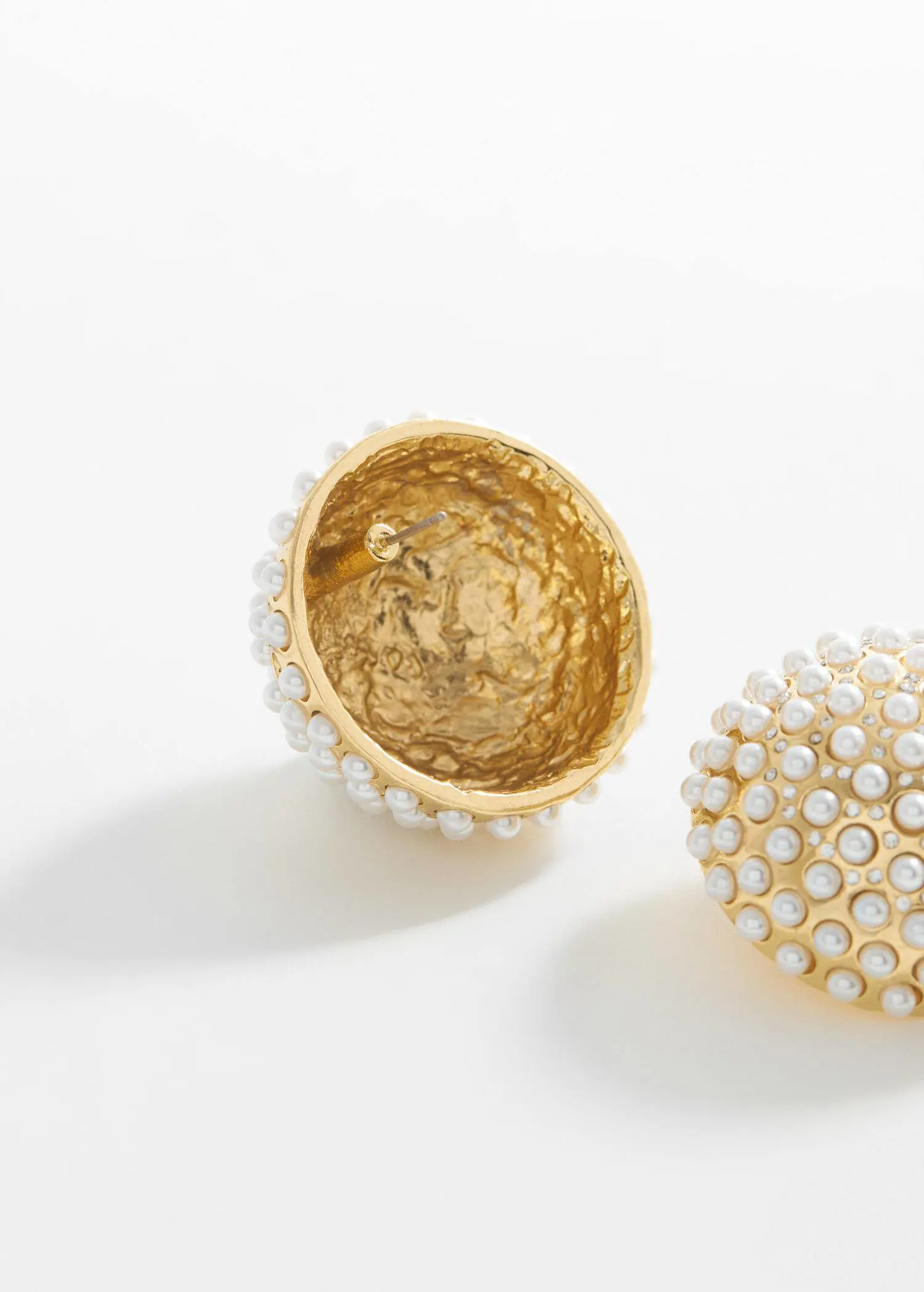 Mango Spherical pearl-detail earrings. 3