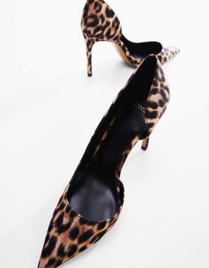 Animal-print high heeled shoes