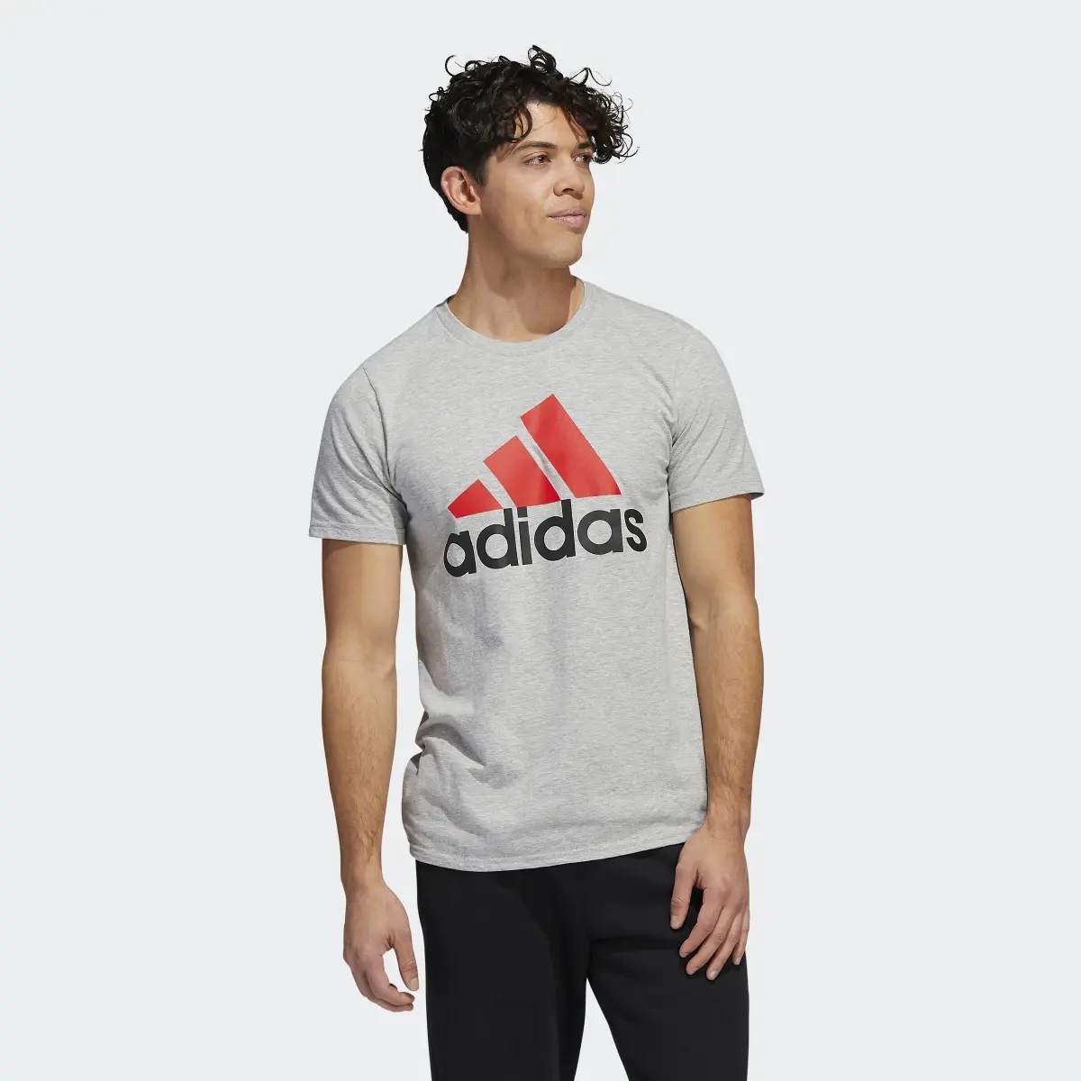 Adidas Playera Badge of Sport Basic. 2