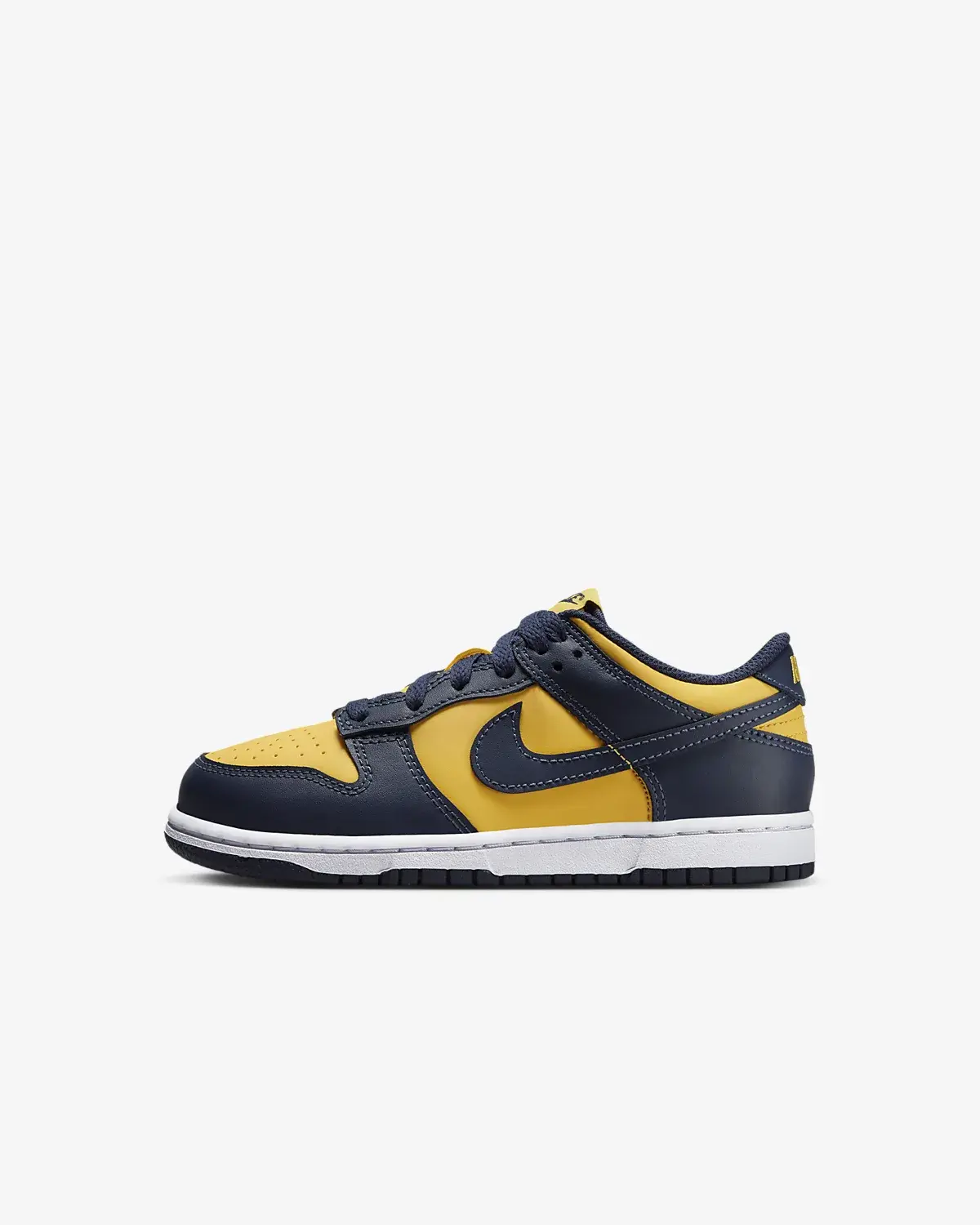 Nike Dunk Low. 1