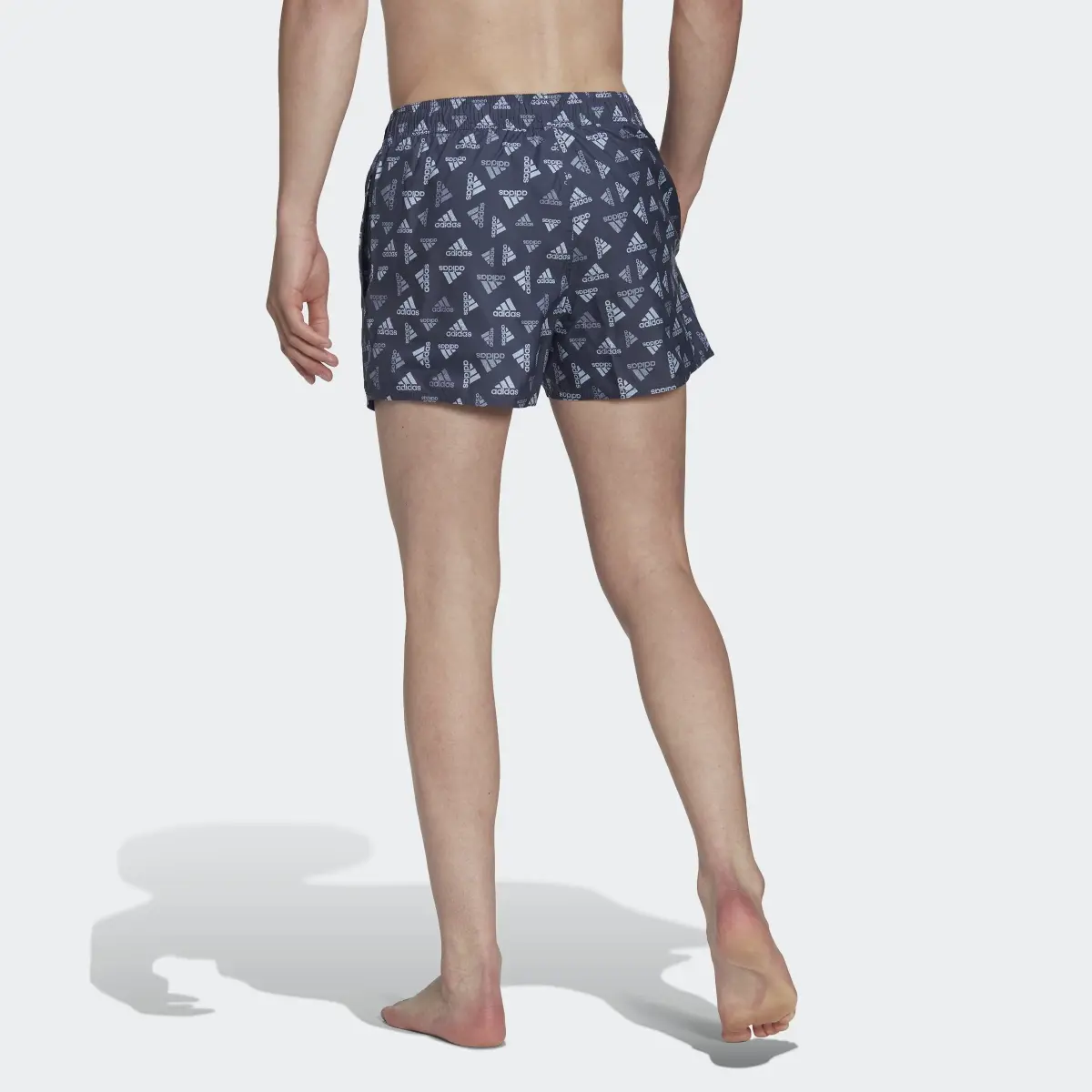 Adidas Logo Print CLX Very Short Length Badeshorts. 2