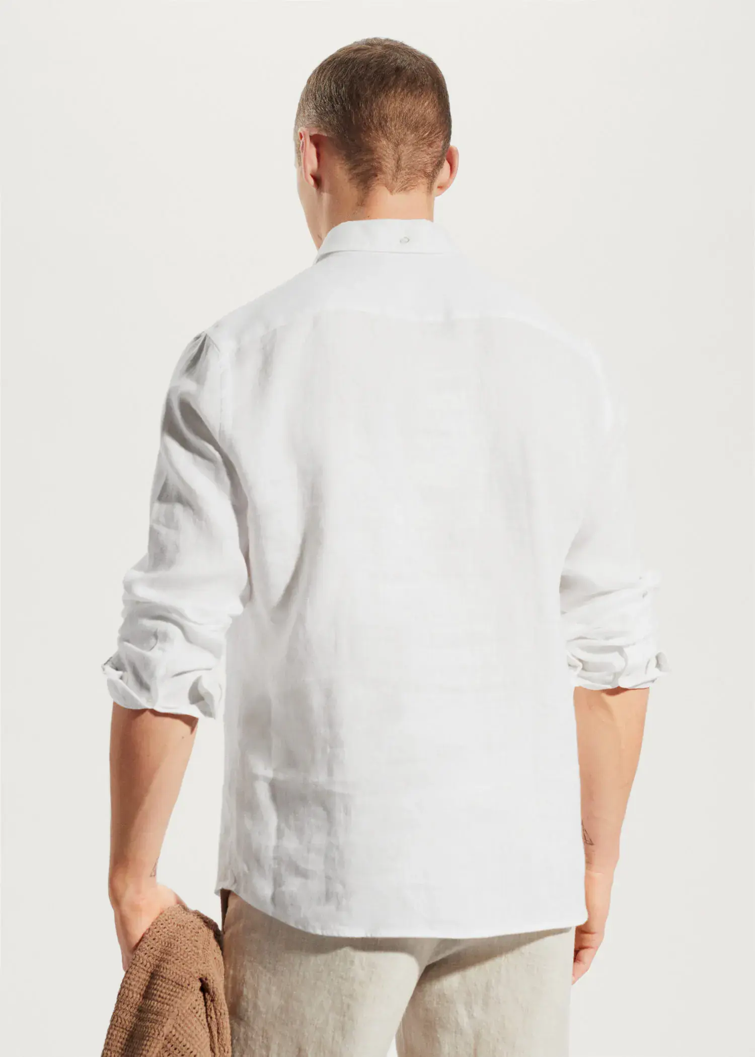 Mango 100% linen slim-fit shirt. a person wearing a white shirt and jeans. 