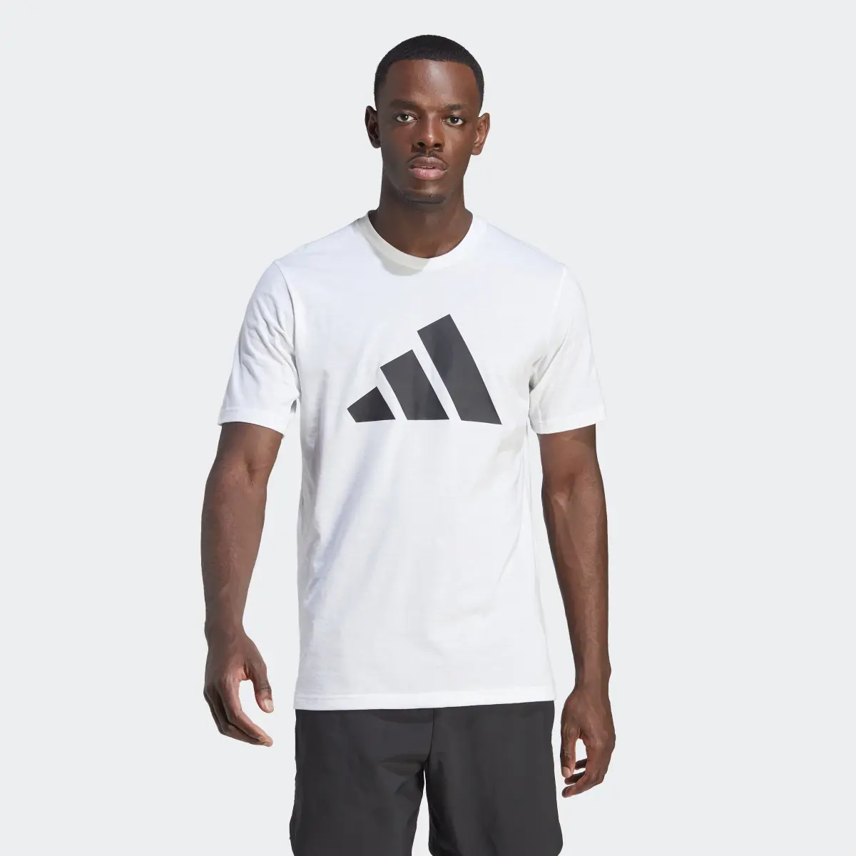 Adidas Playera Deportiva Train Essentials Feelready Logo. 2