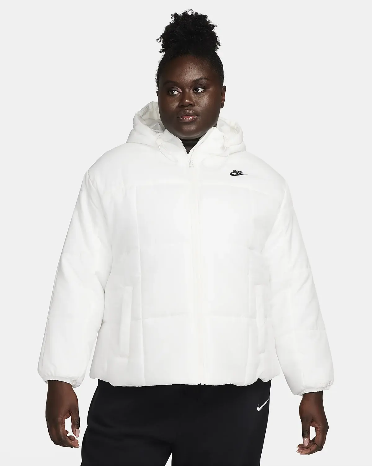 Nike Sportswear Essential. 1