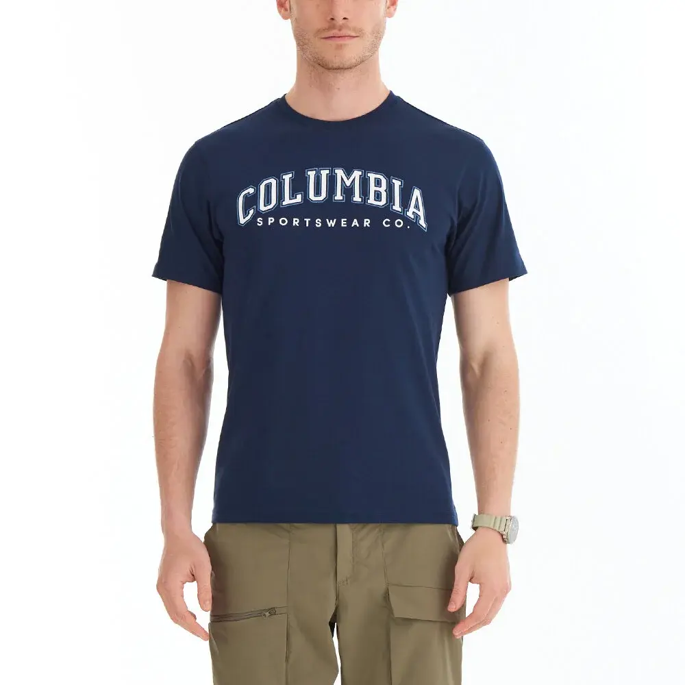 Columbia CSC Varsity Arch 2 Erkek Kısa Kollu T-Shirt. 1