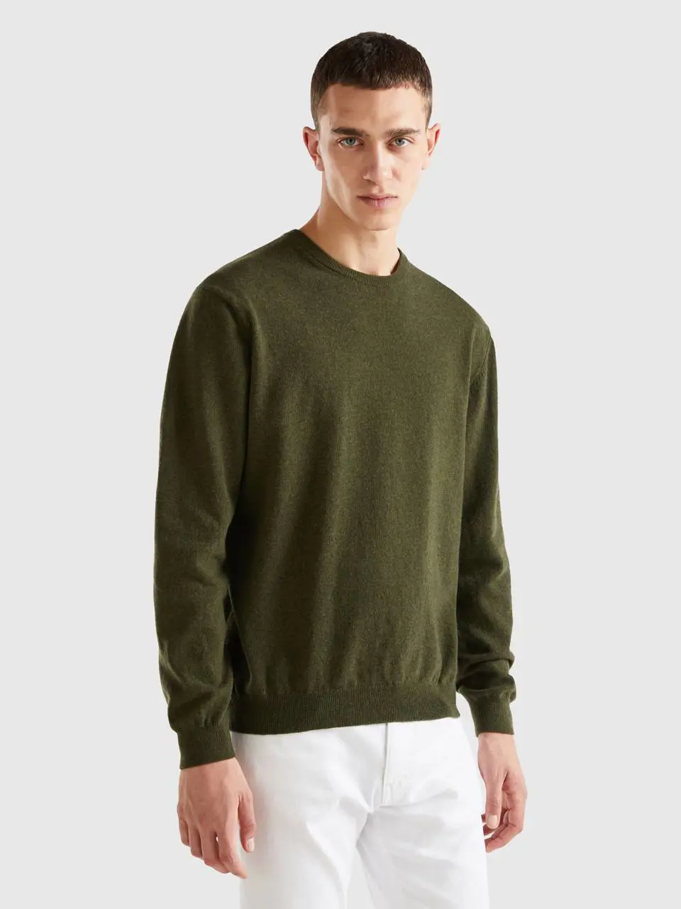 Benetton military green crew neck sweater in pure merino wool. 1