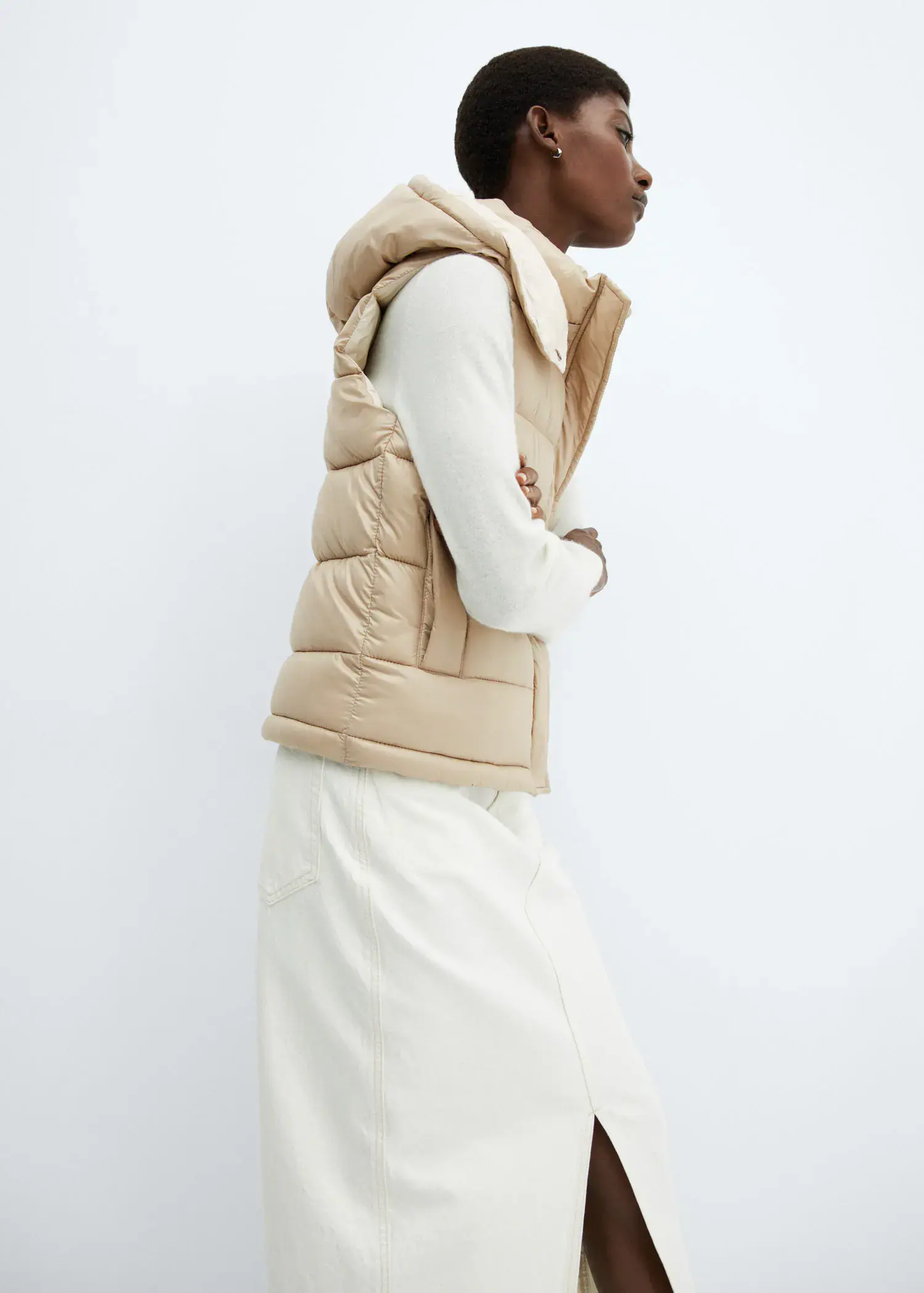 Mango Water-repellent quilted gilet with hood. 1
