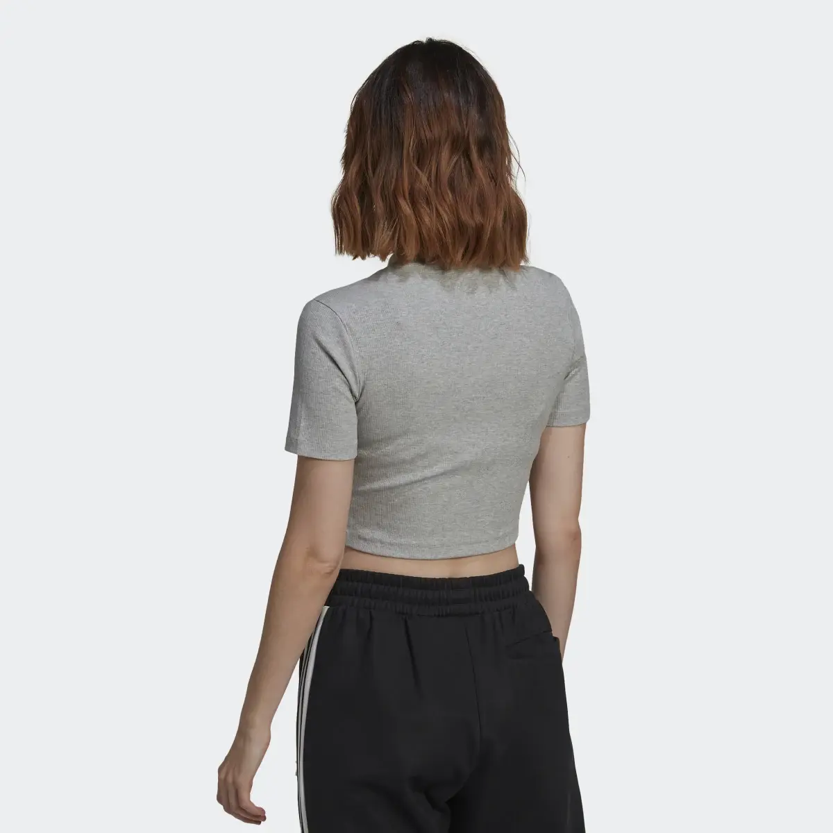 Adidas T-shirt Adicolor Essentials Cropped. 3